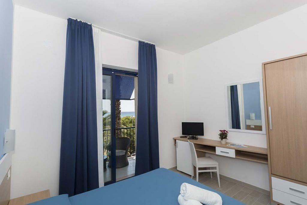 Ticho'S Greenblu Hotel كاستيلانيتا مارينا المظهر الخارجي الصورة