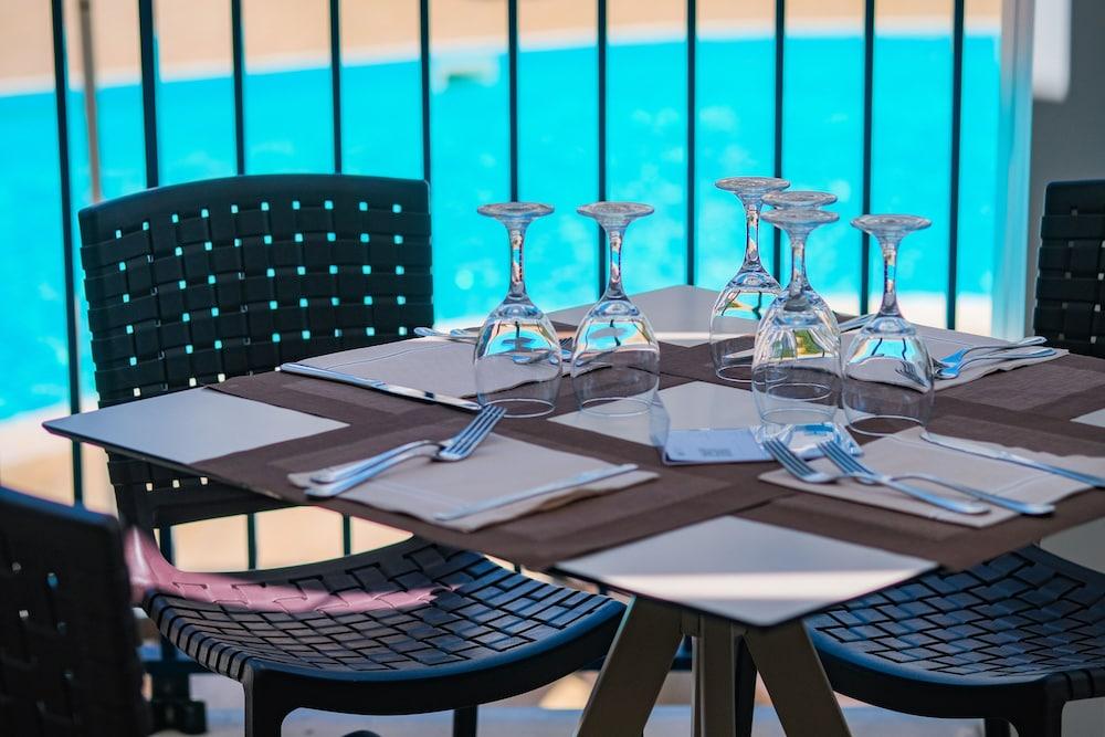 Ticho'S Greenblu Hotel كاستيلانيتا مارينا المظهر الخارجي الصورة