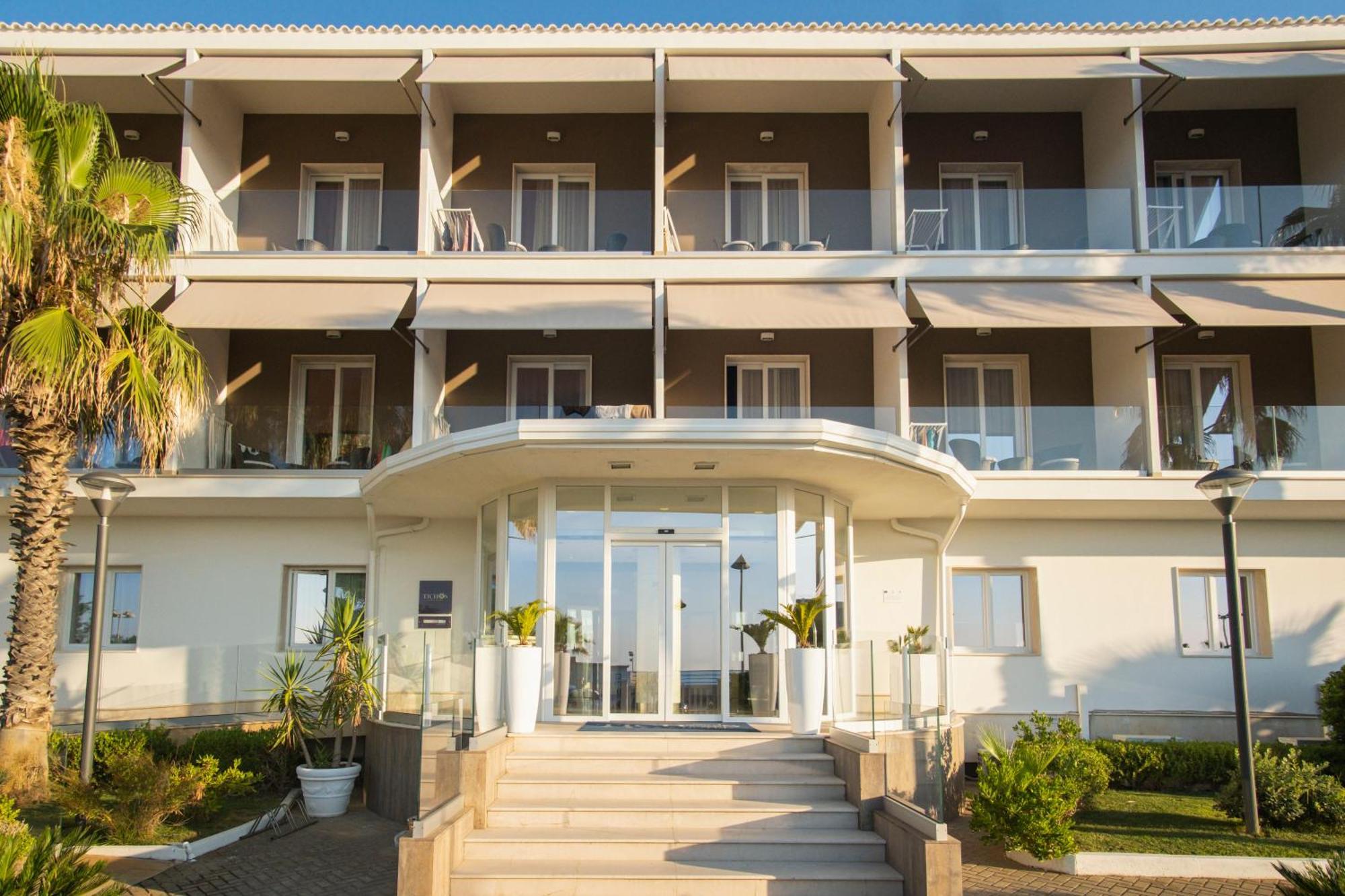 Ticho'S Greenblu Hotel كاستيلانيتا مارينا المظهر الخارجي الصورة