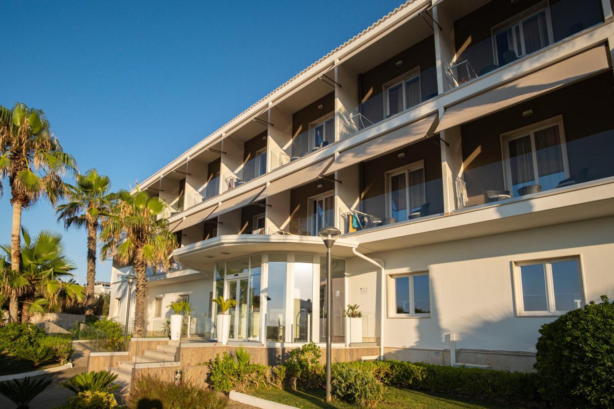 Ticho'S Greenblu Hotel كاستيلانيتا مارينا المظهر الخارجي الصورة
