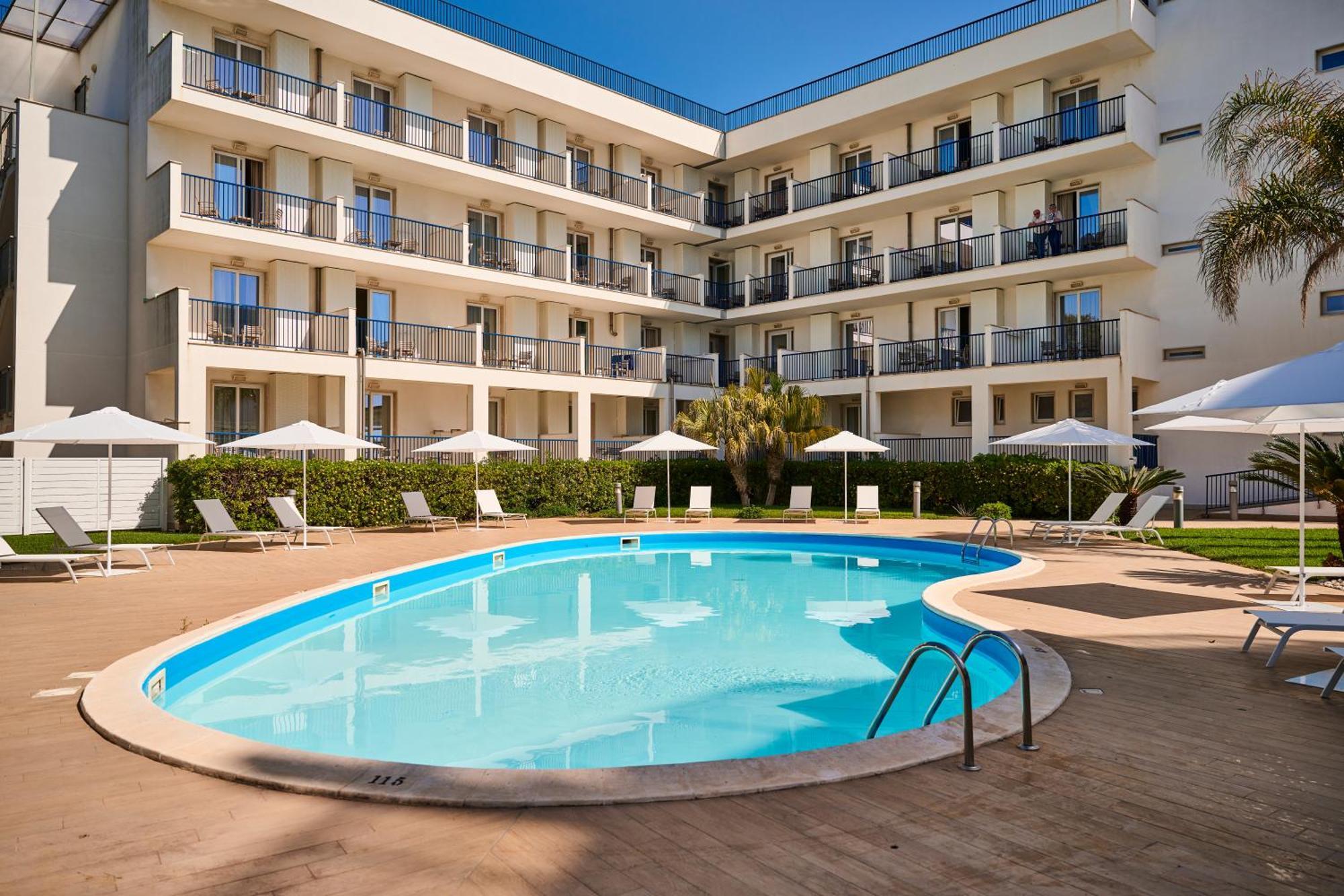 Ticho'S Greenblu Hotel كاستيلانيتا مارينا المظهر الخارجي الصورة