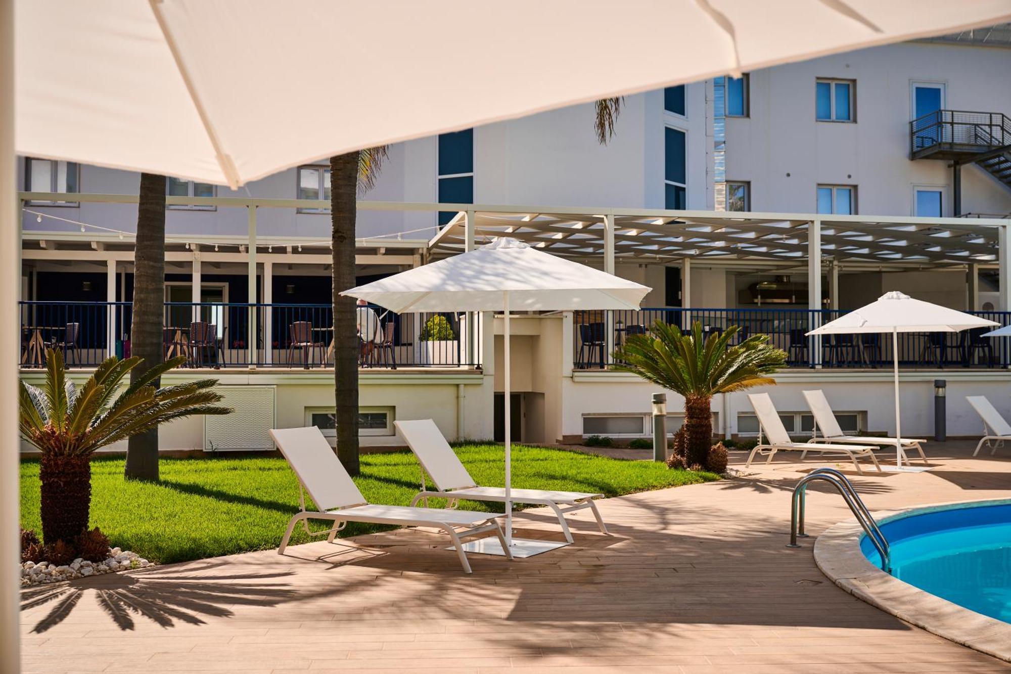 Ticho'S Greenblu Hotel كاستيلانيتا مارينا المظهر الخارجي الصورة