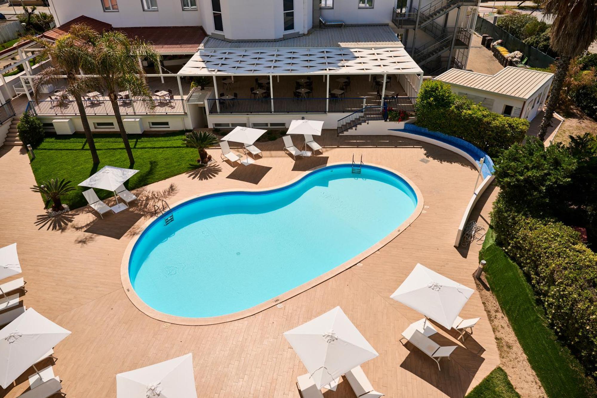 Ticho'S Greenblu Hotel كاستيلانيتا مارينا المظهر الخارجي الصورة