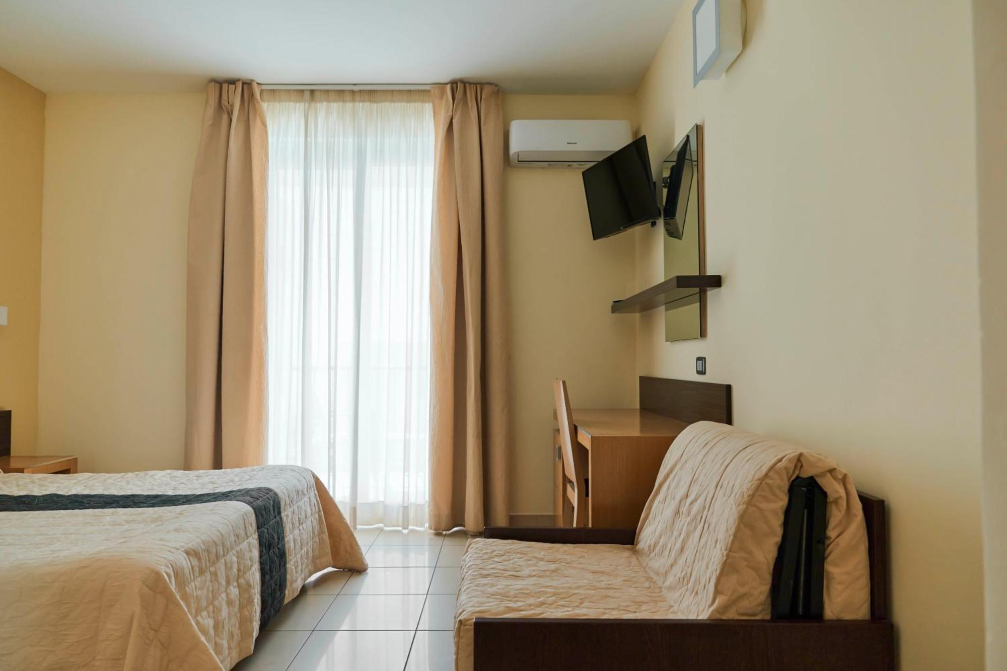 Ticho'S Greenblu Hotel كاستيلانيتا مارينا المظهر الخارجي الصورة