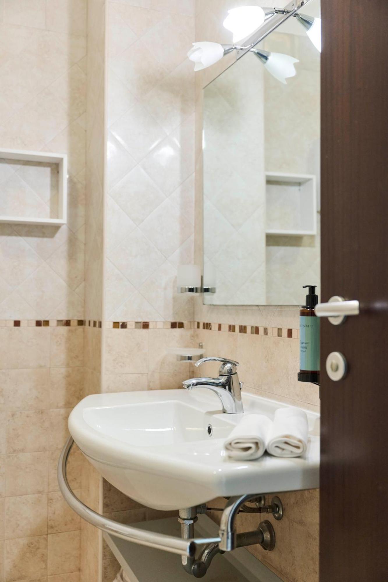 Ticho'S Greenblu Hotel كاستيلانيتا مارينا المظهر الخارجي الصورة