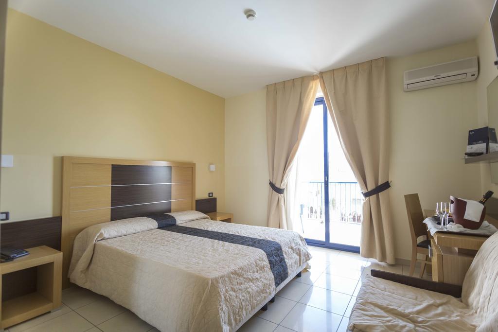 Ticho'S Greenblu Hotel كاستيلانيتا مارينا المظهر الخارجي الصورة