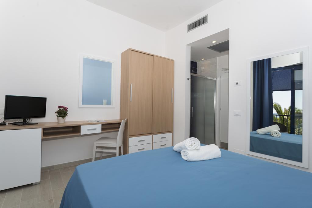 Ticho'S Greenblu Hotel كاستيلانيتا مارينا المظهر الخارجي الصورة