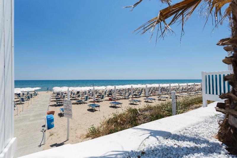 Ticho'S Greenblu Hotel كاستيلانيتا مارينا المظهر الخارجي الصورة