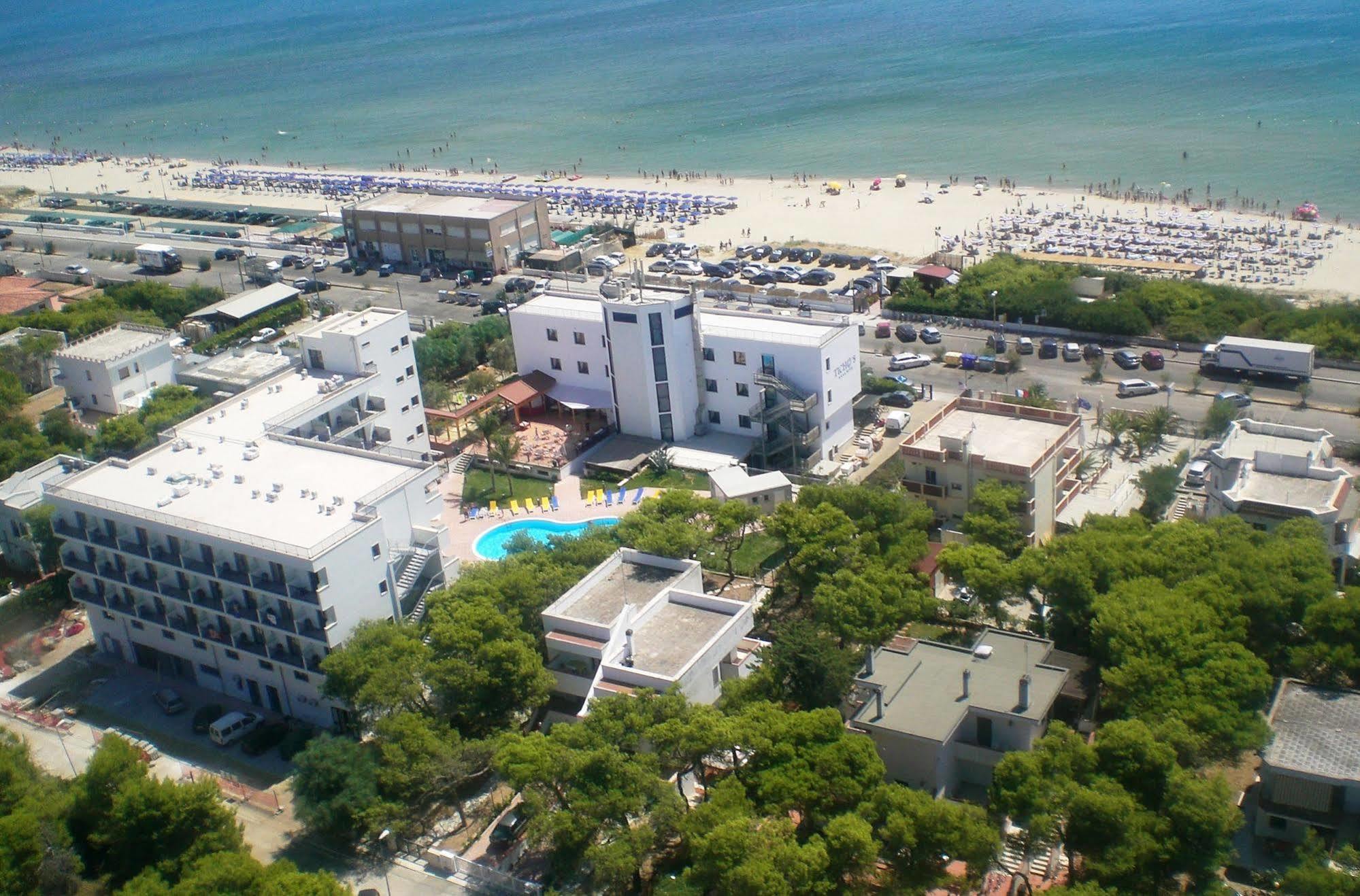 Ticho'S Greenblu Hotel كاستيلانيتا مارينا المظهر الخارجي الصورة